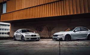 Familienfoto: BMW M3 E46 und zwei Generationen später, der 2014er M4 Familienfoto: BMW M3 E46 und zwei Generationen später, der 2014er M4