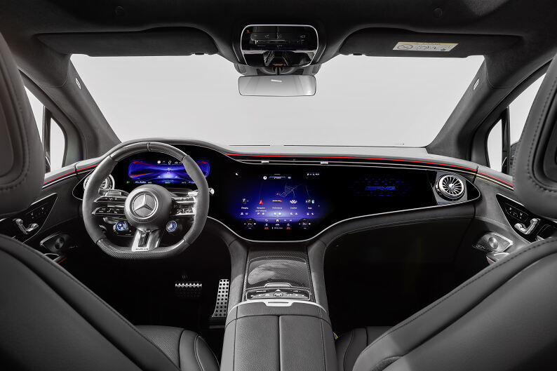 EQE 53 SUV Cockpit mit MBUX-Hypercsreen